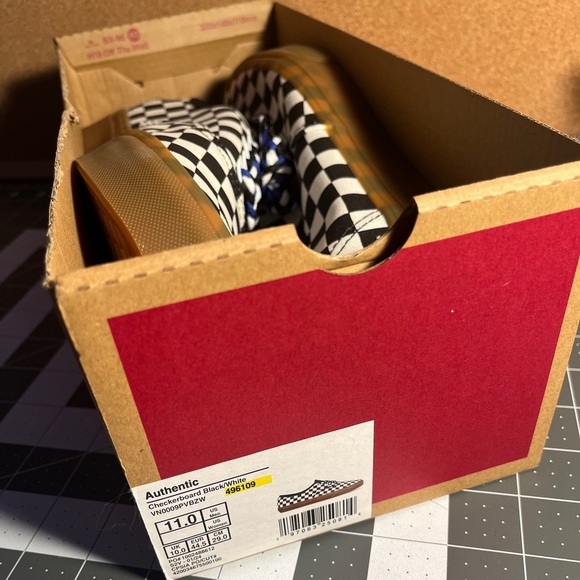 Vans
Brand new
Classics
Checkered
Gum sole - Picture 5 of 11